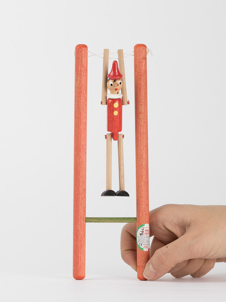Pinocchio acrobata
